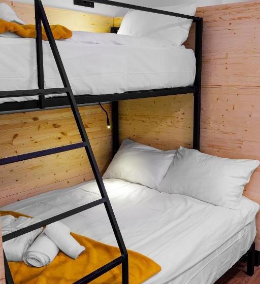 هتل Hydeout Bakuriani