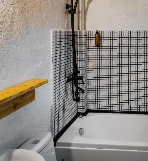 هتل Hydeout Bakuriani