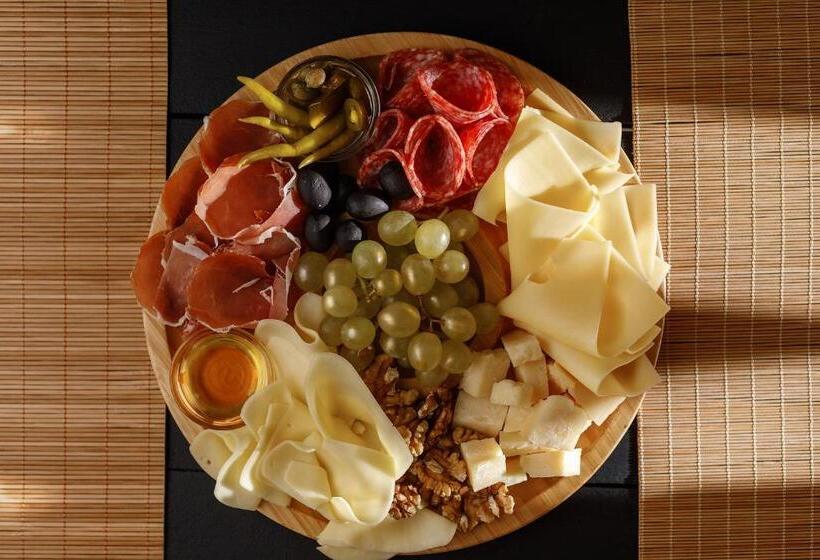 هتل Hydeout Bakuriani