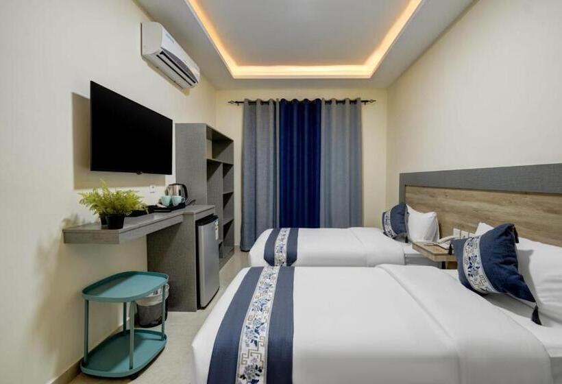 هتل Three Palms Suites