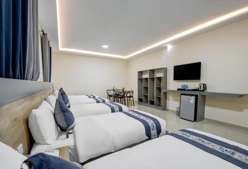 هتل Three Palms Suites