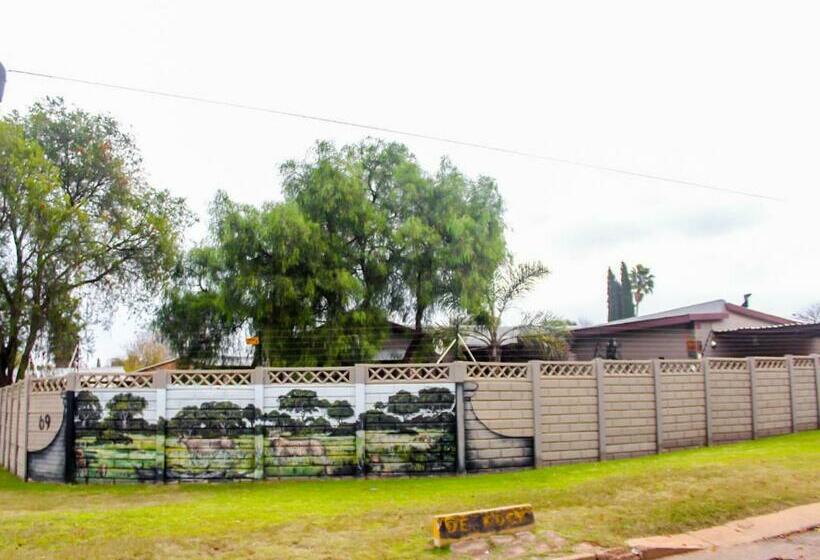 פנסיון Philile Guest House