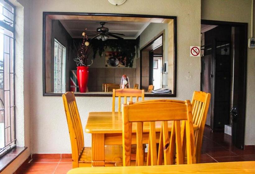 פנסיון Philile Guest House