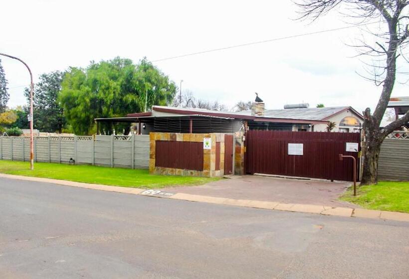 פנסיון Philile Guest House