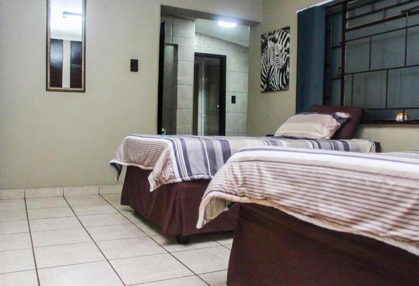 פנסיון Philile Guest House