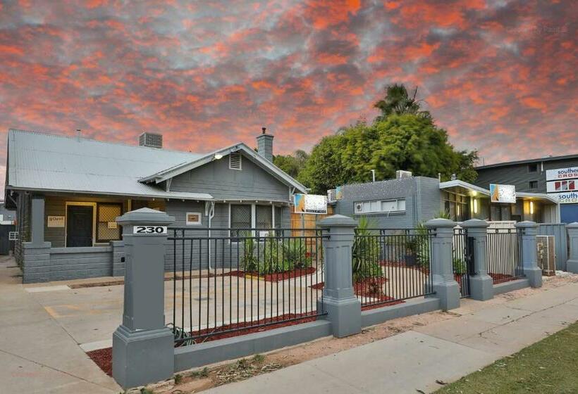 هاستل Sunraysia Stays