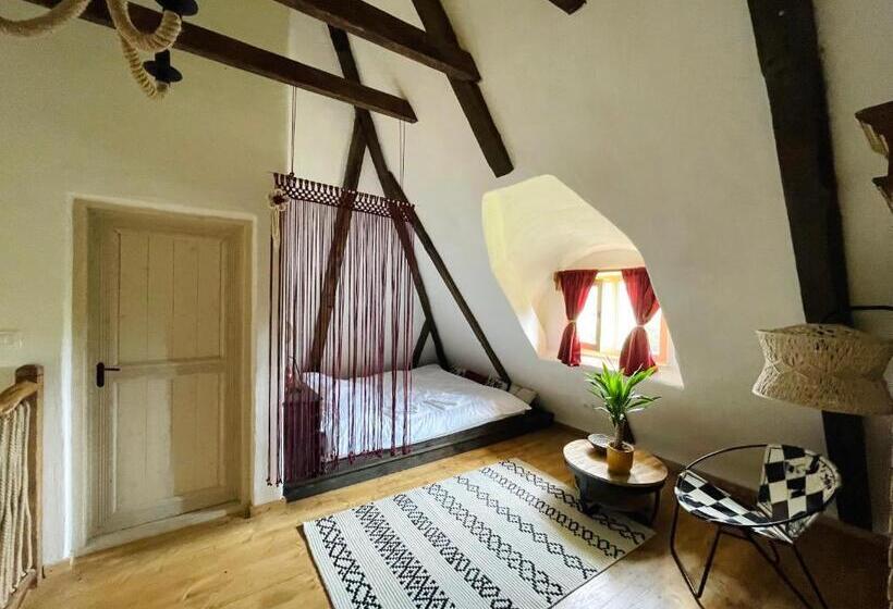 ベッドアンドブレックファースト Inside, The Village  Wooden Hideaway