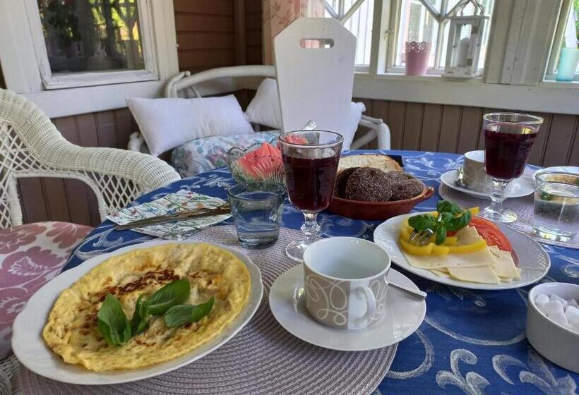 مبيت وإفطار Punaisen Pihatorpan Kammarit