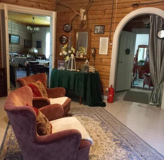 مبيت وإفطار Punaisen Pihatorpan Kammarit