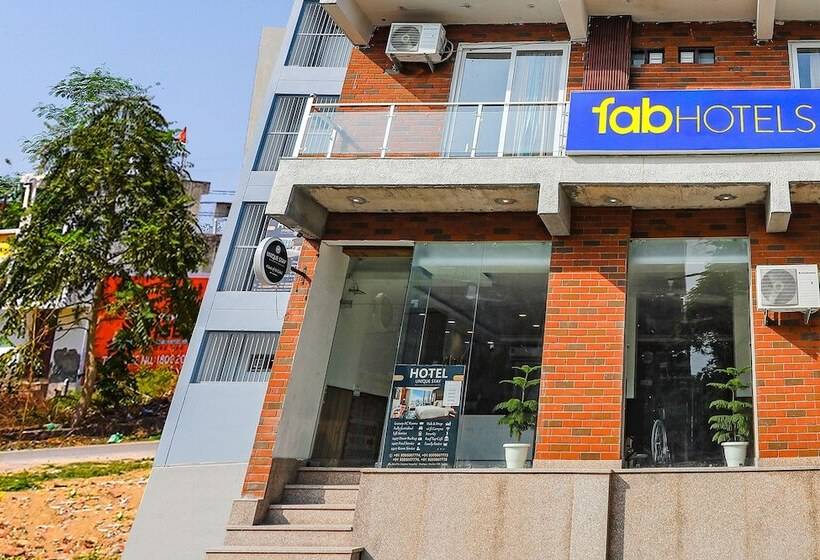 Fabhotel Unique Stay