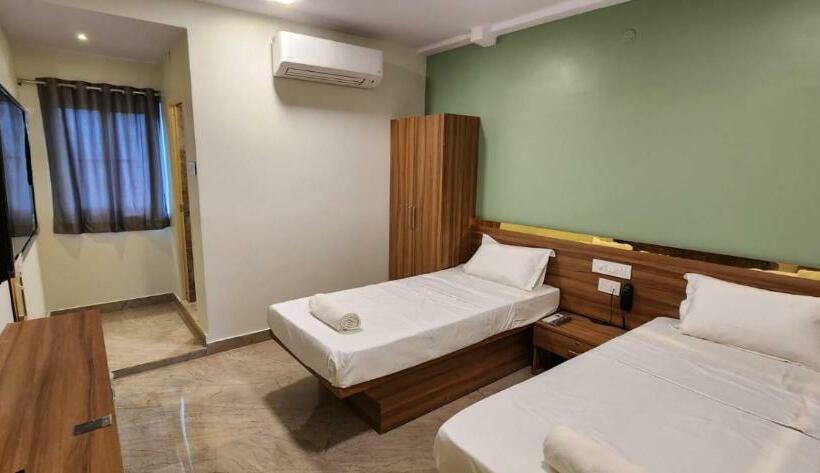 호텔 Amulyaa Grand Inn