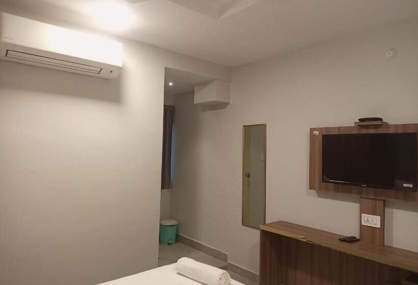 호텔 Amulyaa Grand Inn