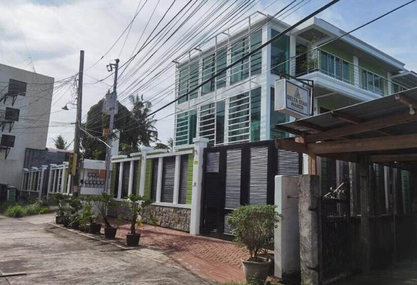 هتل Delta Star Manor