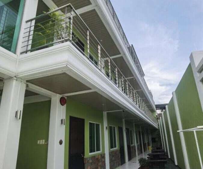 هتل Delta Star Manor