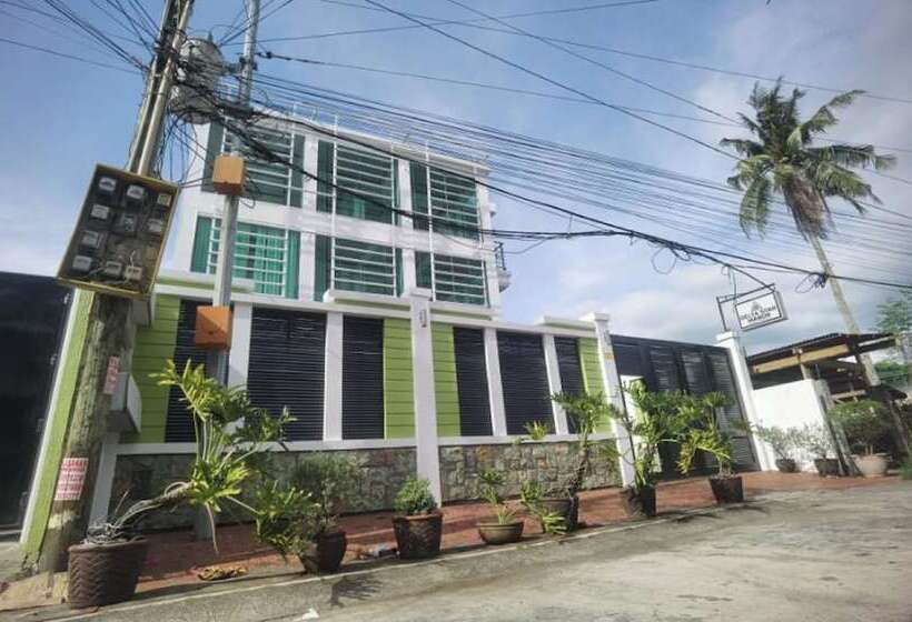 هتل Delta Star Manor