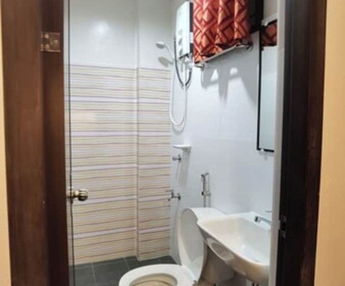 هتل Delta Star Manor