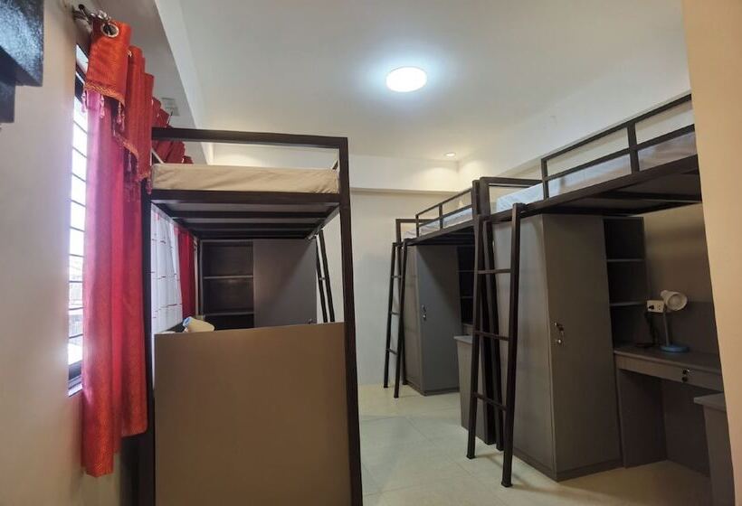 هتل Delta Star Manor