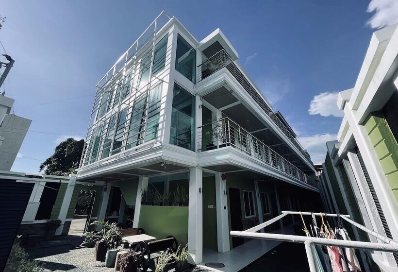 هتل Delta Star Manor