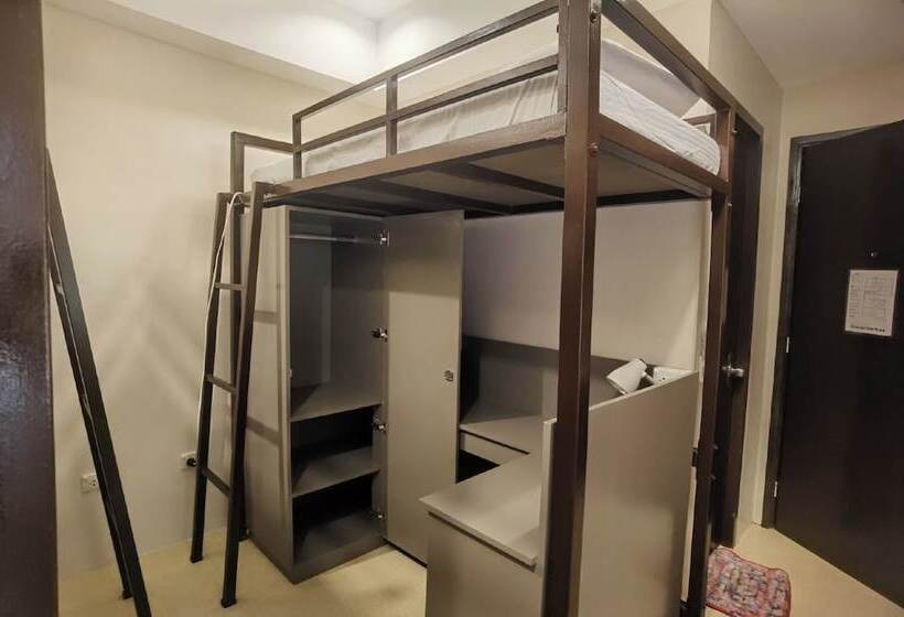 هتل Delta Star Manor