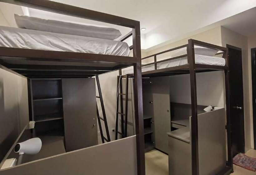 هتل Delta Star Manor