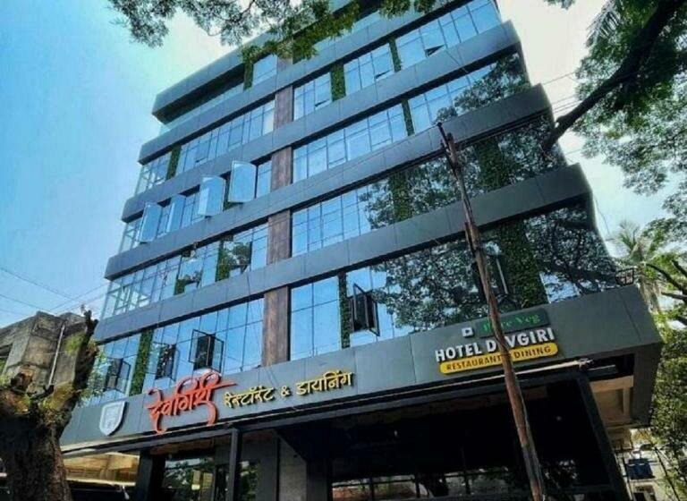 בית מלון כפרי Devgiri Inn And Restaurant