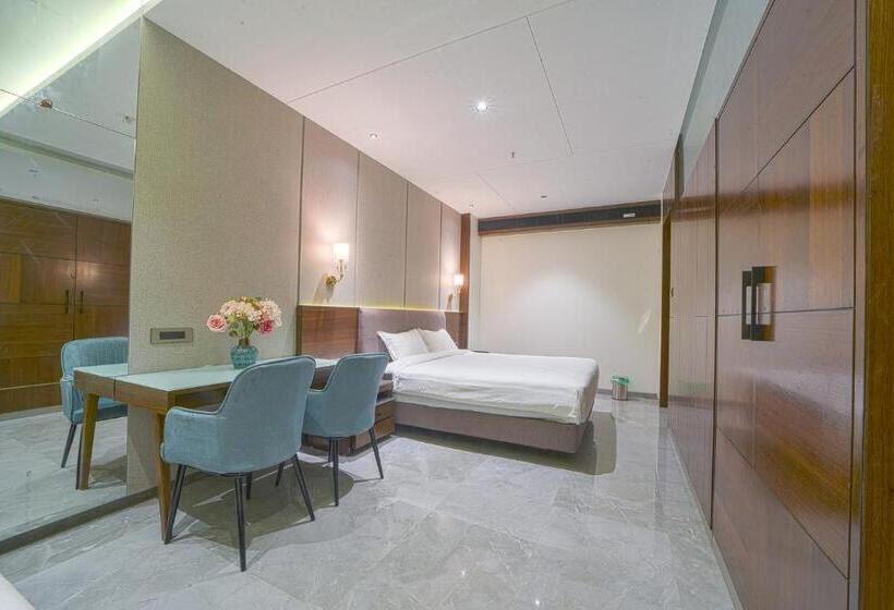 בית מלון כפרי Devgiri Inn And Restaurant