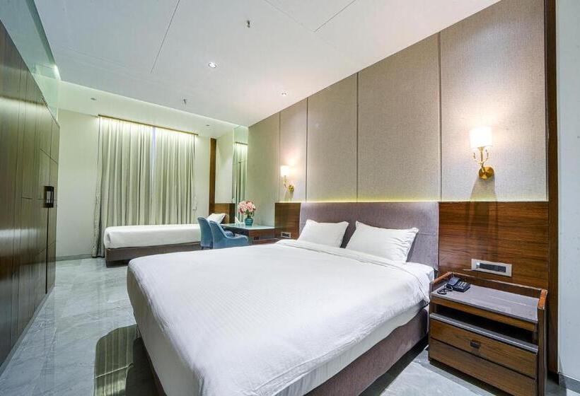 בית מלון כפרי Devgiri Inn And Restaurant