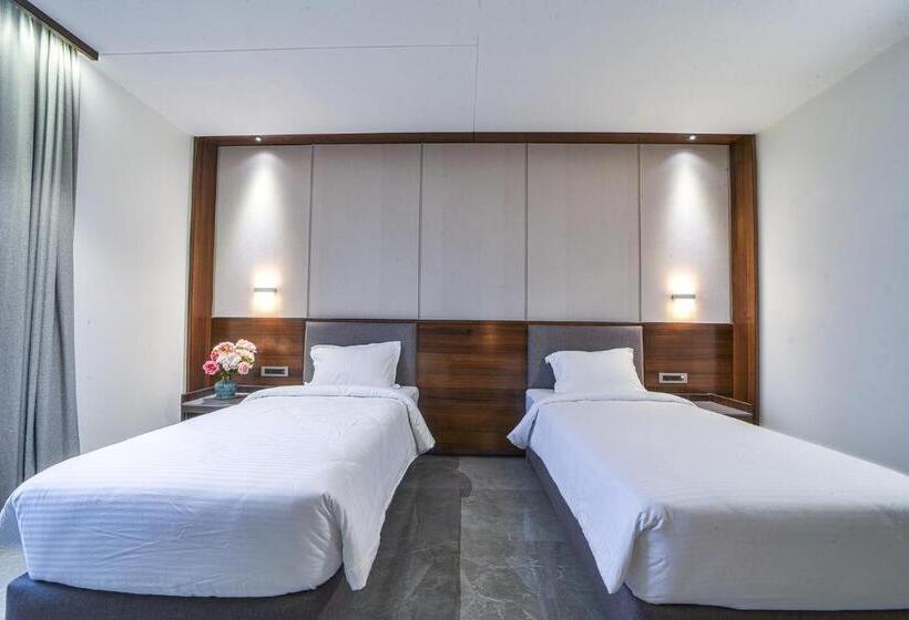 בית מלון כפרי Devgiri Inn And Restaurant