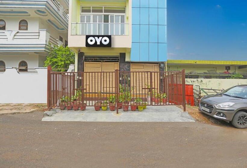 Hotel Oyo Flagship Jagrati Banquet And Rooms