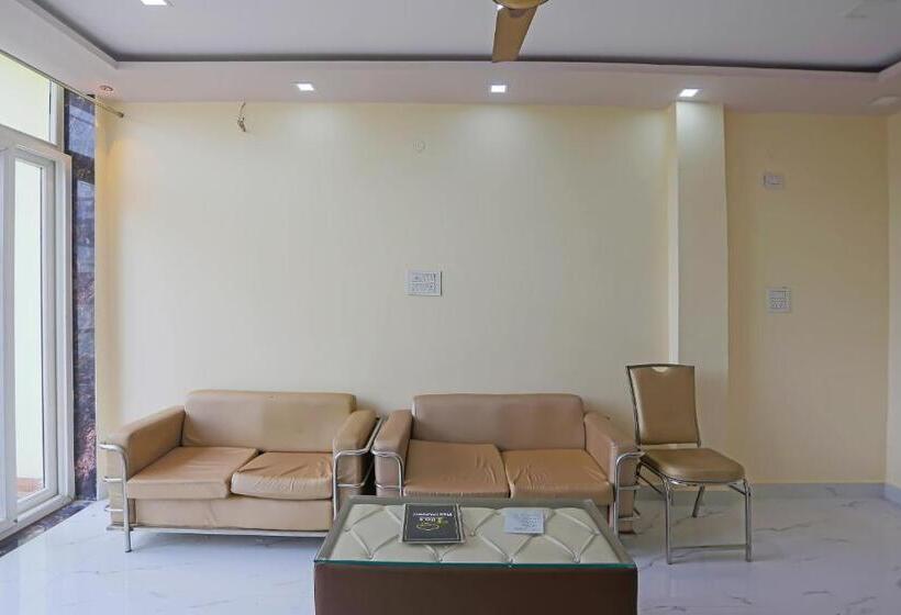 Hotel Oyo Flagship Jagrati Banquet And Rooms