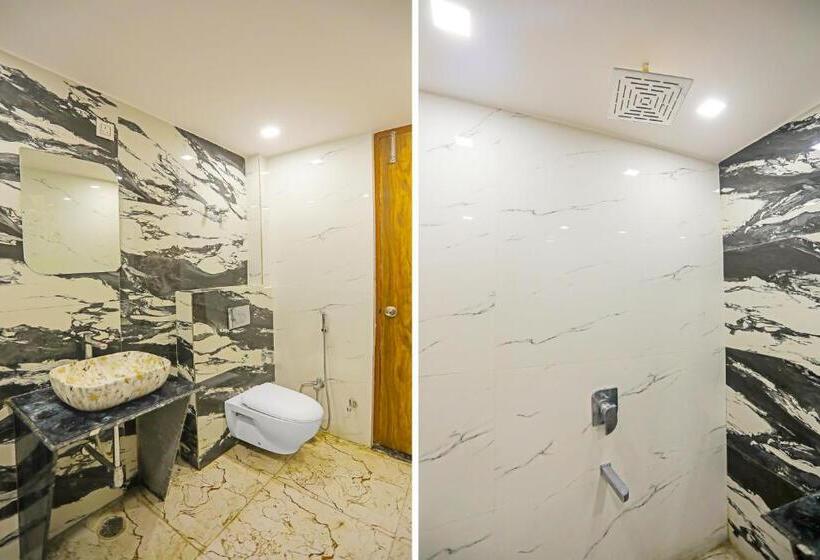 Hotel Oyo Flagship Jagrati Banquet And Rooms