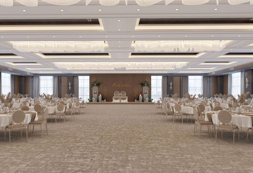 هتل Ramada Plaza By Wyndham Batman