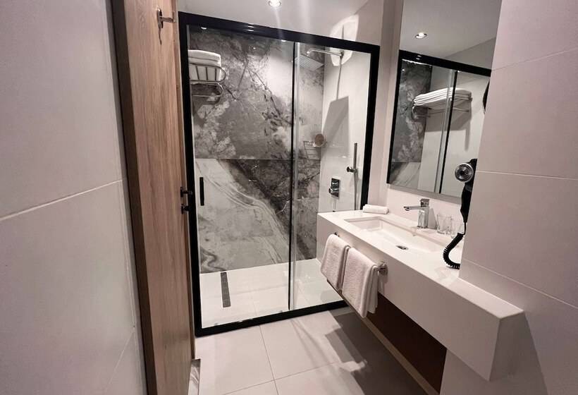 酒店 Ramada Plaza By Wyndham Batman