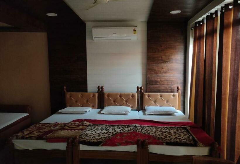 호텔 Shubhadra Guest House
