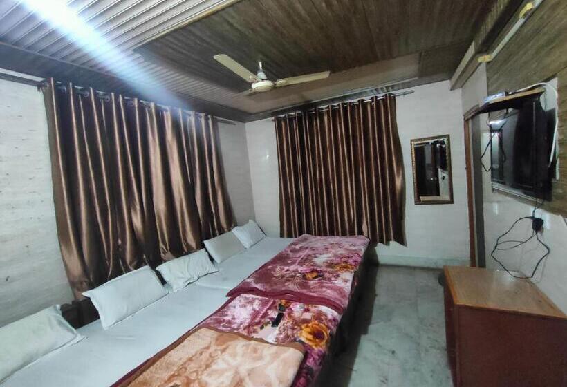 호텔 Shubhadra Guest House