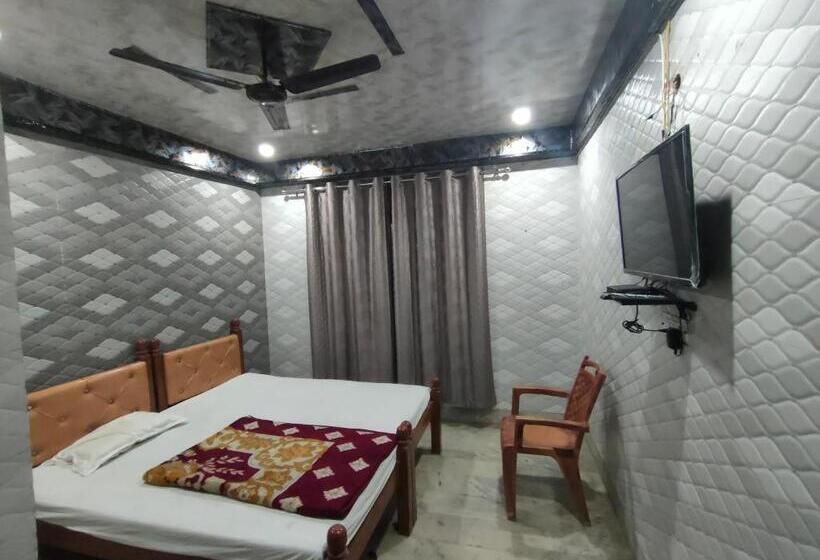 호텔 Shubhadra Guest House