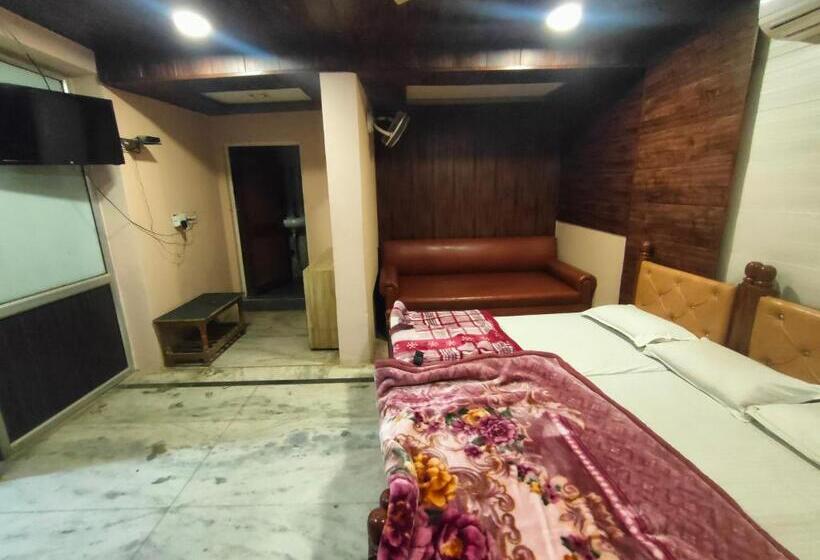 호텔 Shubhadra Guest House