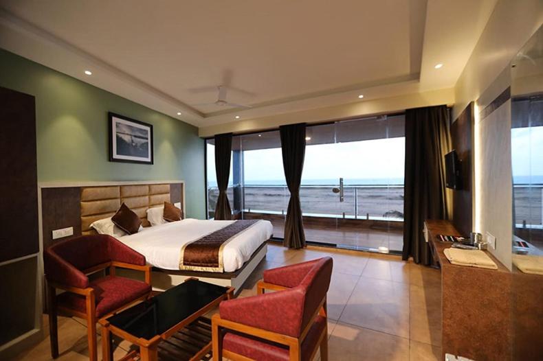 호텔 The Oceanic Beach Front