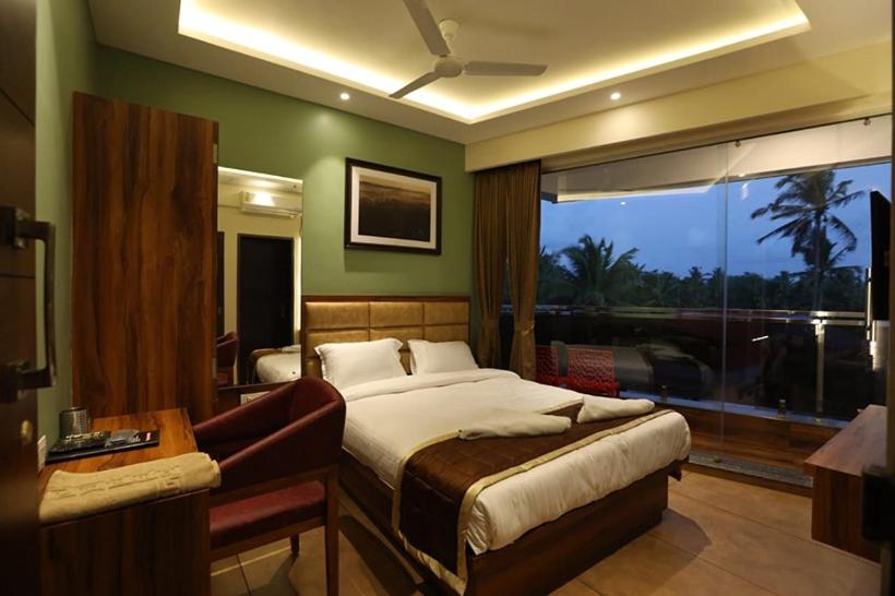 호텔 The Oceanic Beach Front