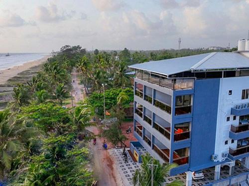 호텔 The Oceanic Beach Front