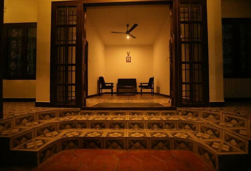 בית מלון כפרי Thiruchitrambalam Palace Resort