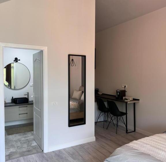 Отель Tinutul Luanei Village