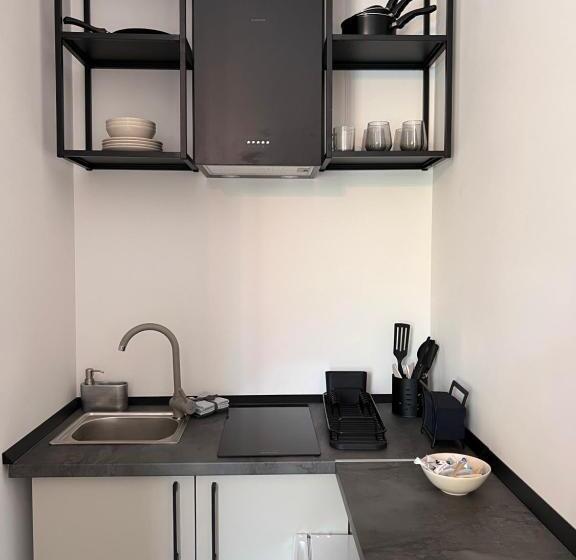 Отель Tinutul Luanei Village