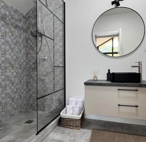 Отель Tinutul Luanei Village