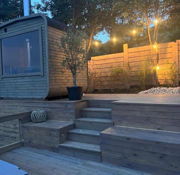 Отель Tinutul Luanei Village