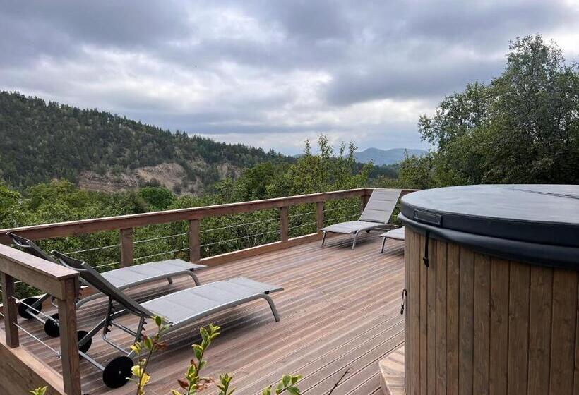 Отель Tinutul Luanei Village