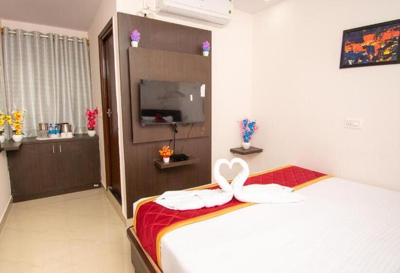 Octave Hotel Jm Residency