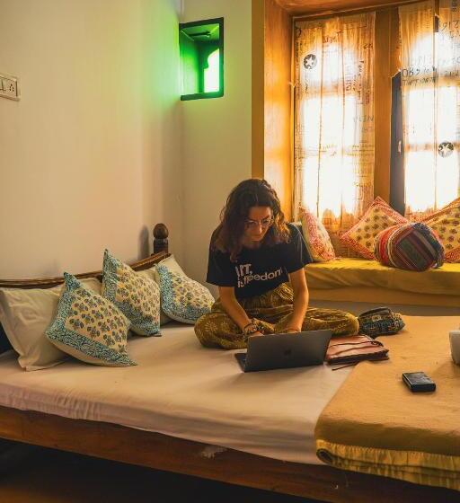 Open Road Hostel And Cafe