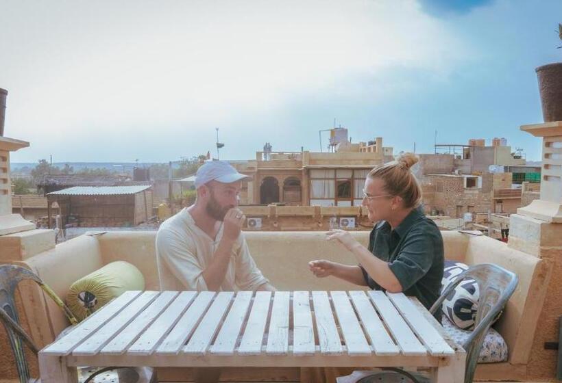 Open Road Hostel And Cafe