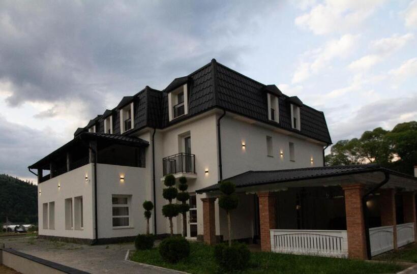 بنسيون Berghaus Bucovina